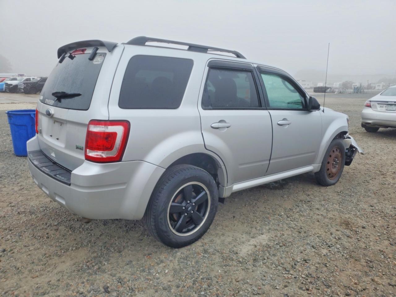 2010 FORD ESCAPE XLT photo 9