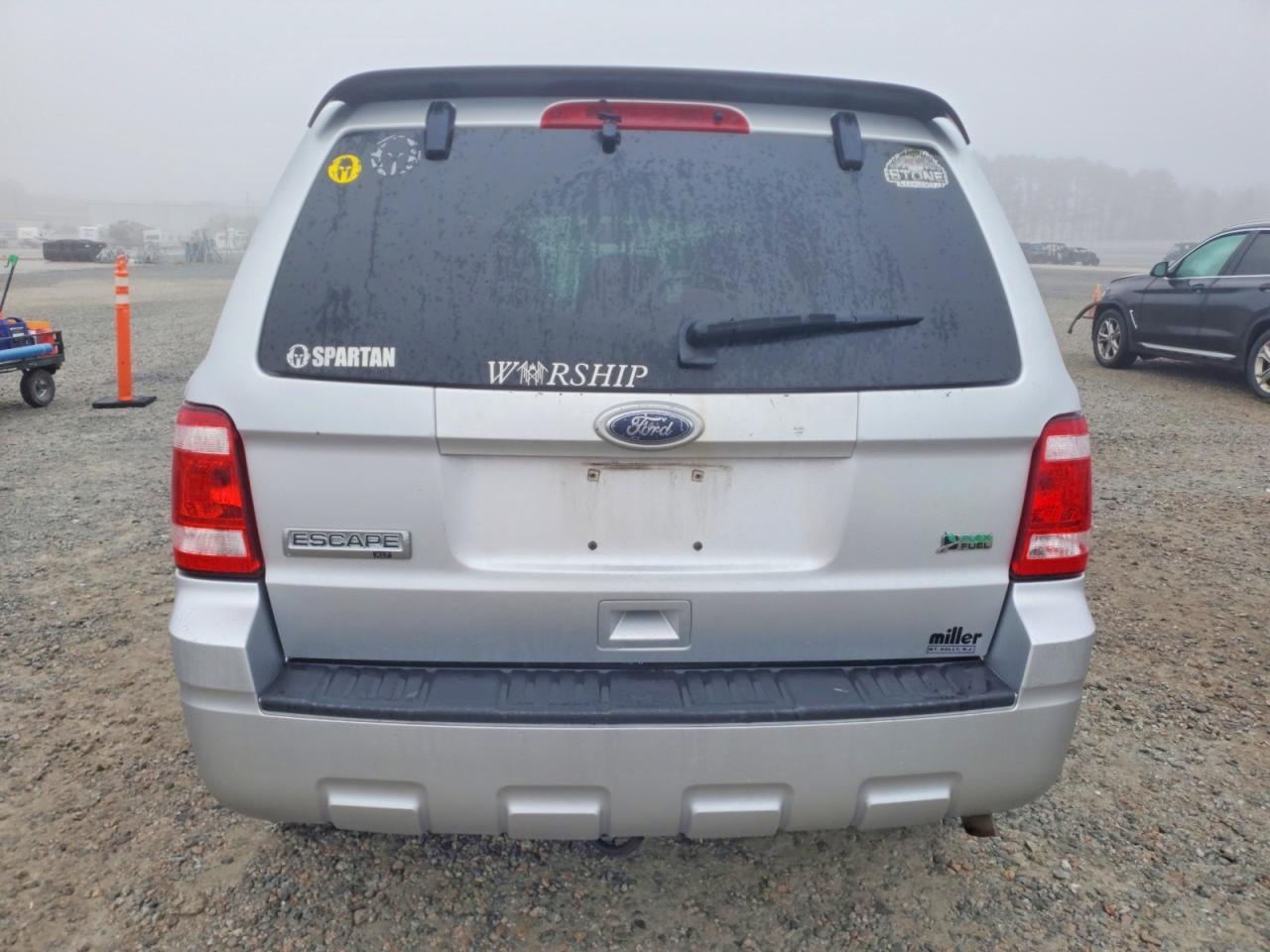 2010 FORD ESCAPE XLT photo 21
