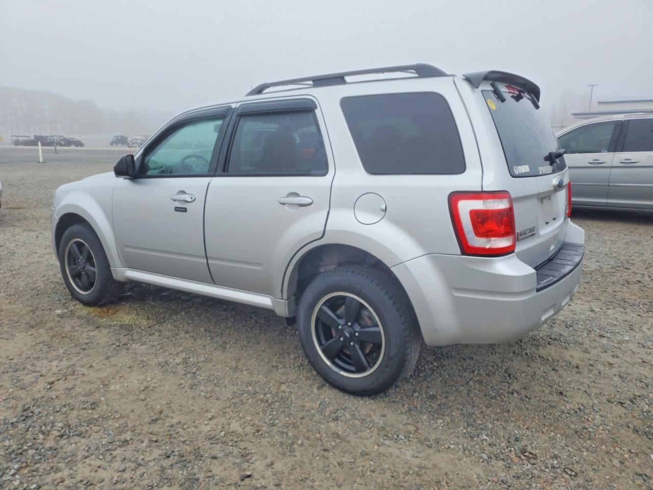 2010 FORD ESCAPE XLT photo 5
