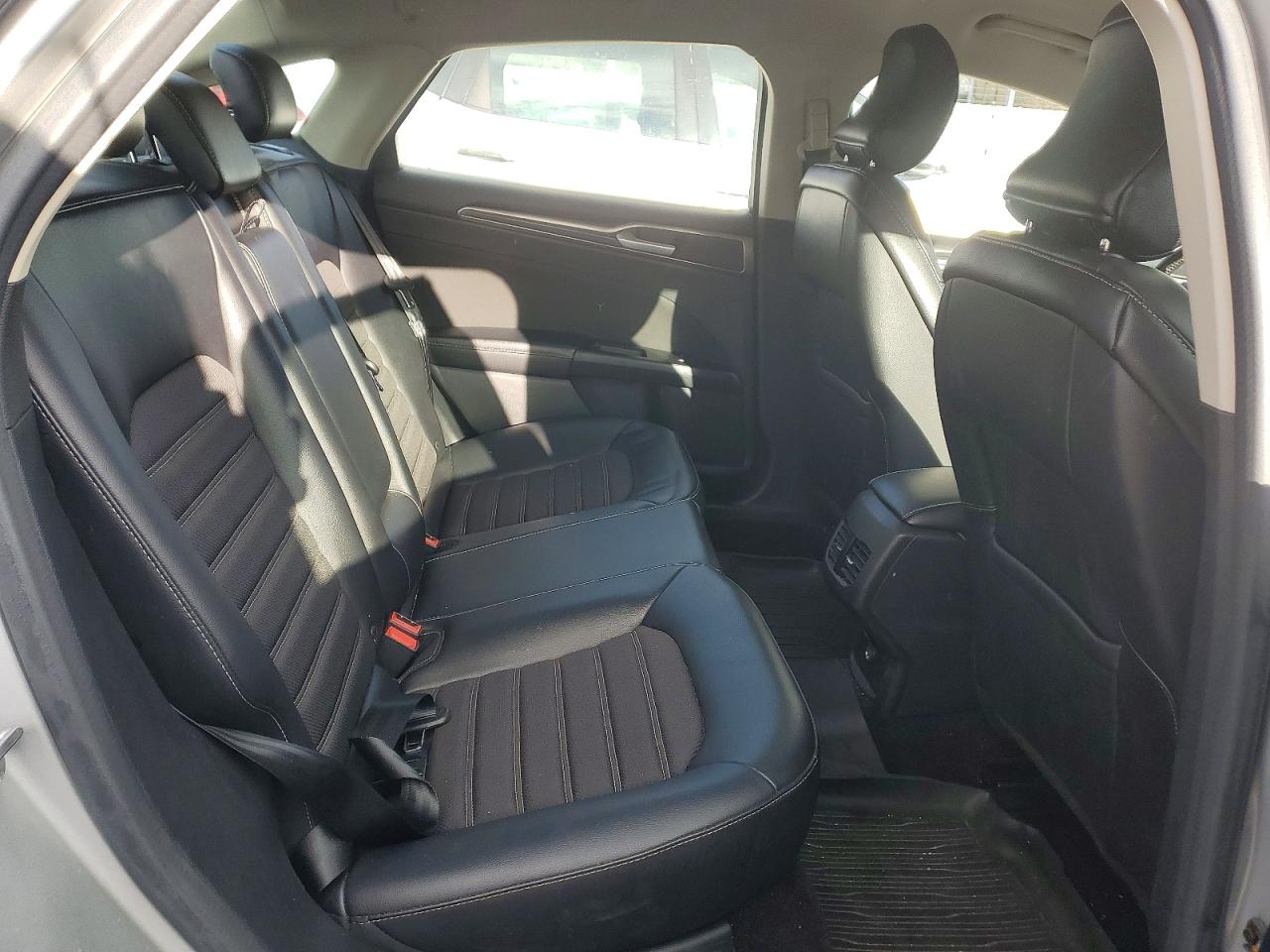 2017 FORD FUSION SE photo 10