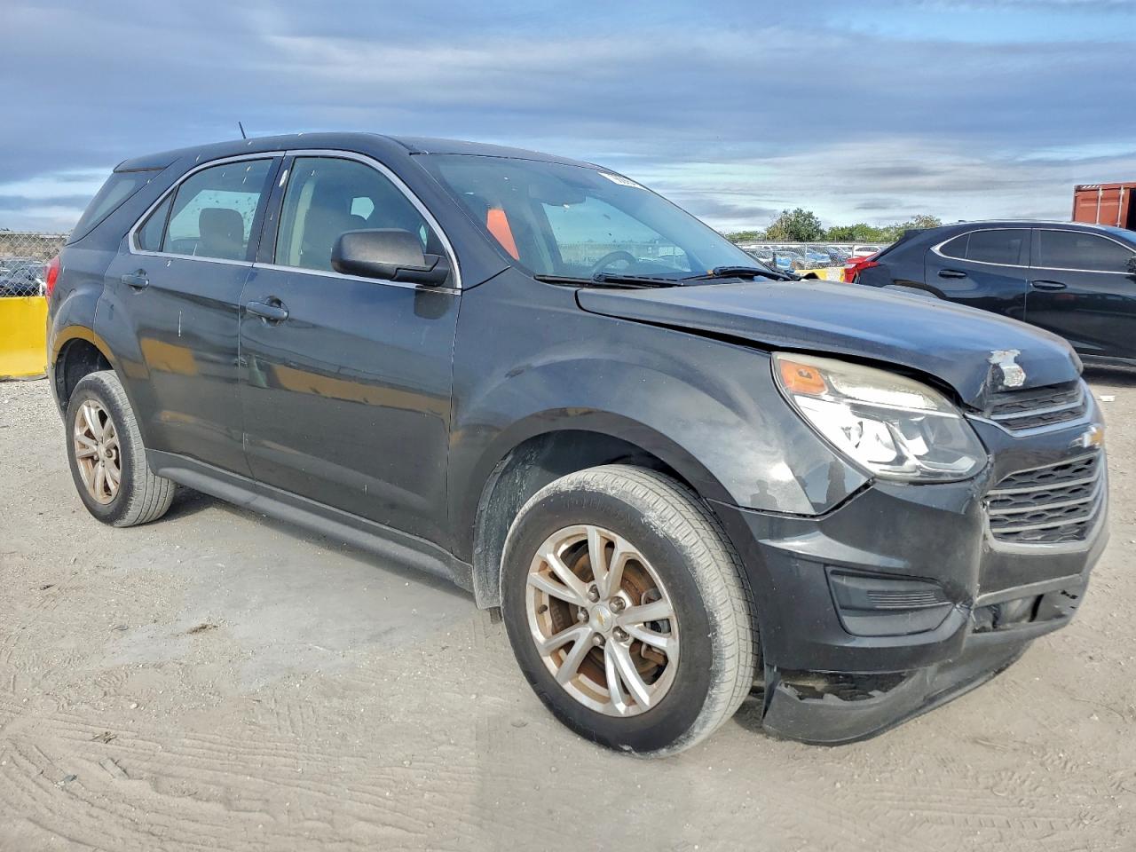 2017 CHEVROLET EQUINOX LS photo 4