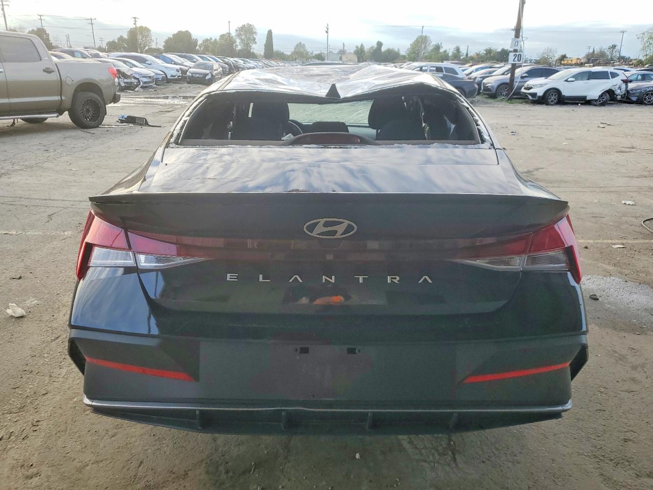 2025 HYUNDAI ELANTRA SEL SPORT photo 11