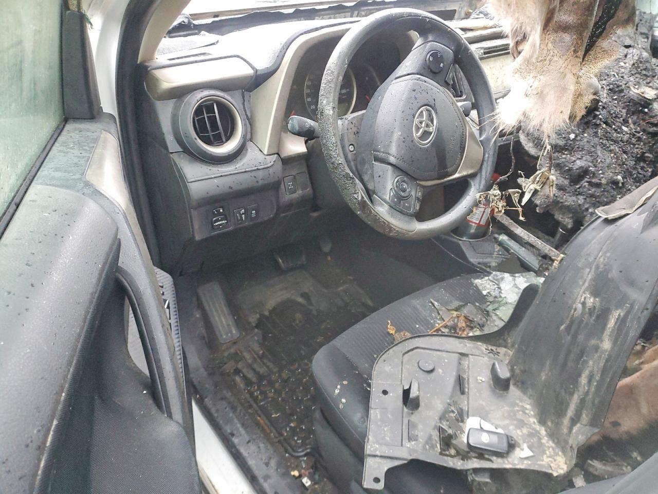 2014 TOYOTA RAV4 LE photo 8