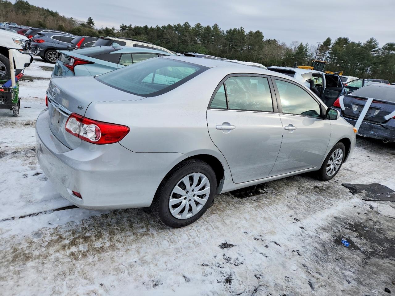 2013 TOYOTA COROLLA BASE photo 3