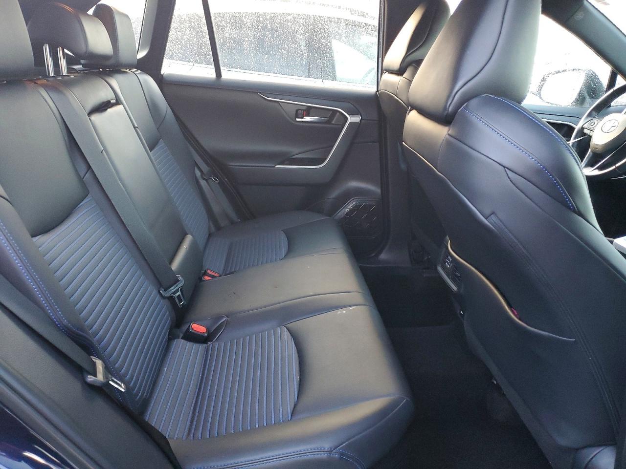 2021 TOYOTA RAV4 XSE photo 11