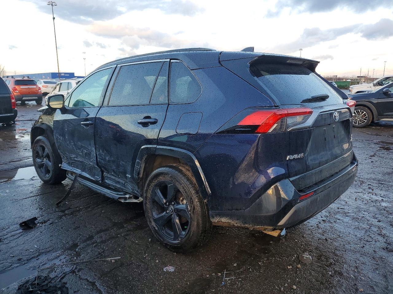 2021 TOYOTA RAV4 XSE photo 2