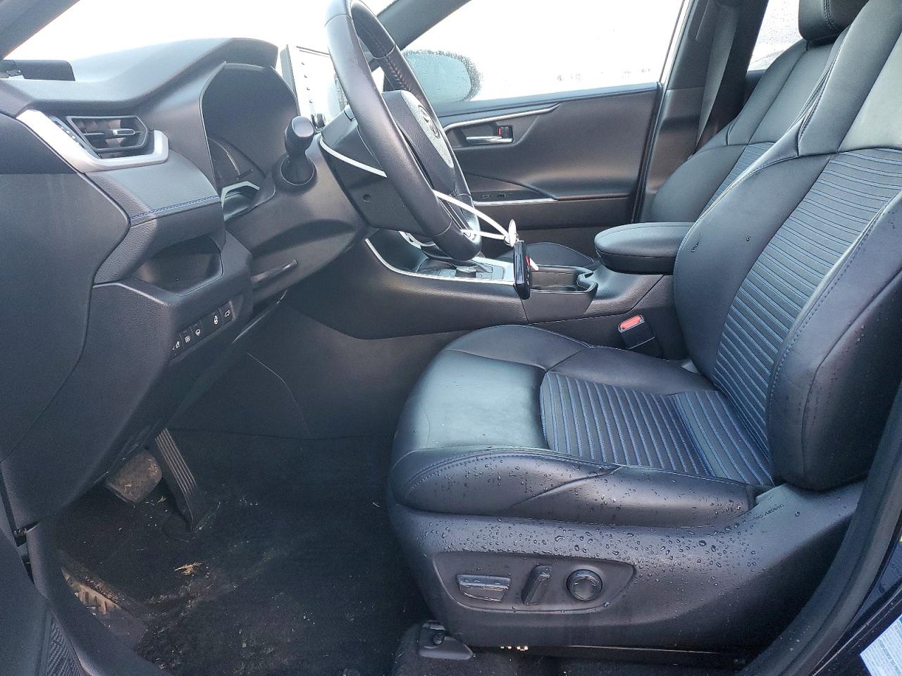 2021 TOYOTA RAV4 XSE photo 7