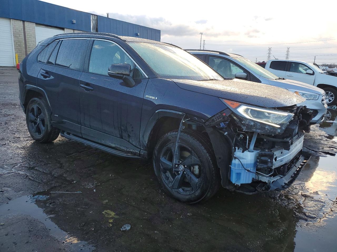 2021 TOYOTA RAV4 XSE photo 4