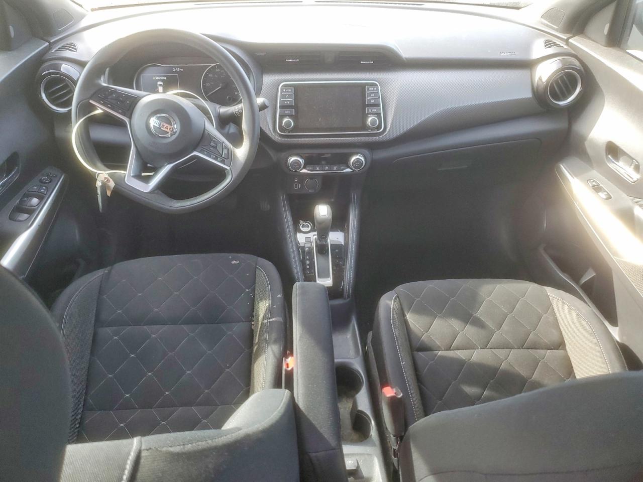 2019 NISSAN KICKS S photo 8
