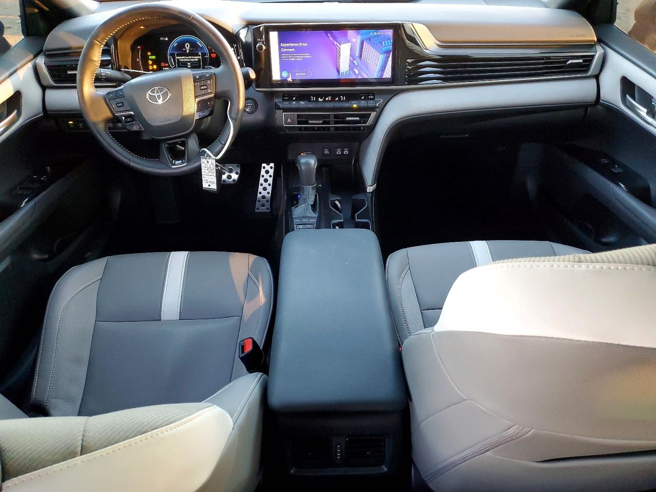 2025 TOYOTA CAMRY XSE photo 8