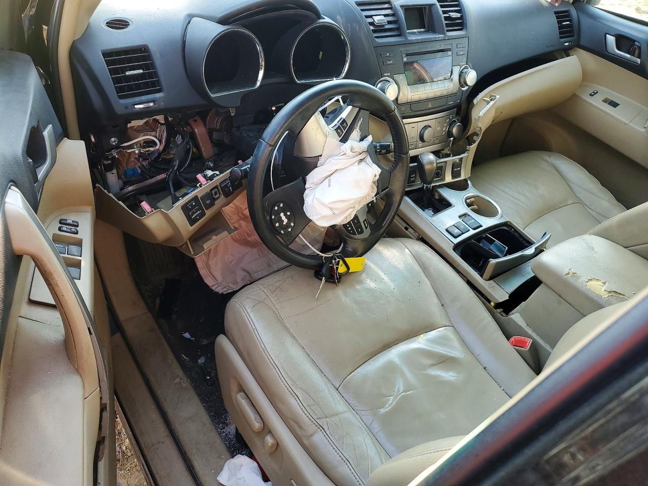 2012 TOYOTA HIGHLANDER BASE photo 8