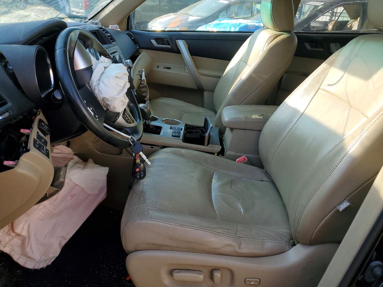2012 TOYOTA HIGHLANDER BASE photo 7