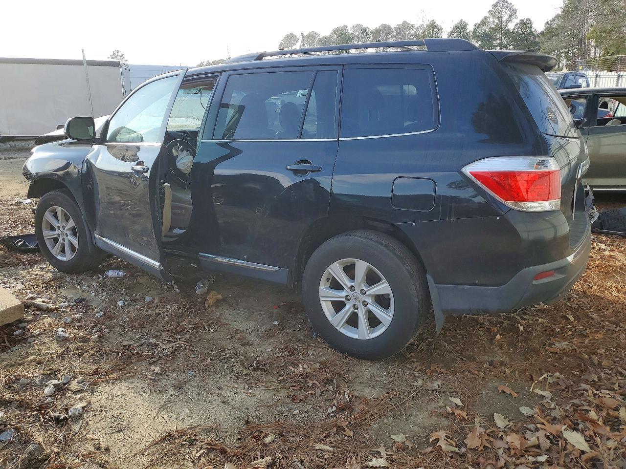 2012 TOYOTA HIGHLANDER BASE photo 2
