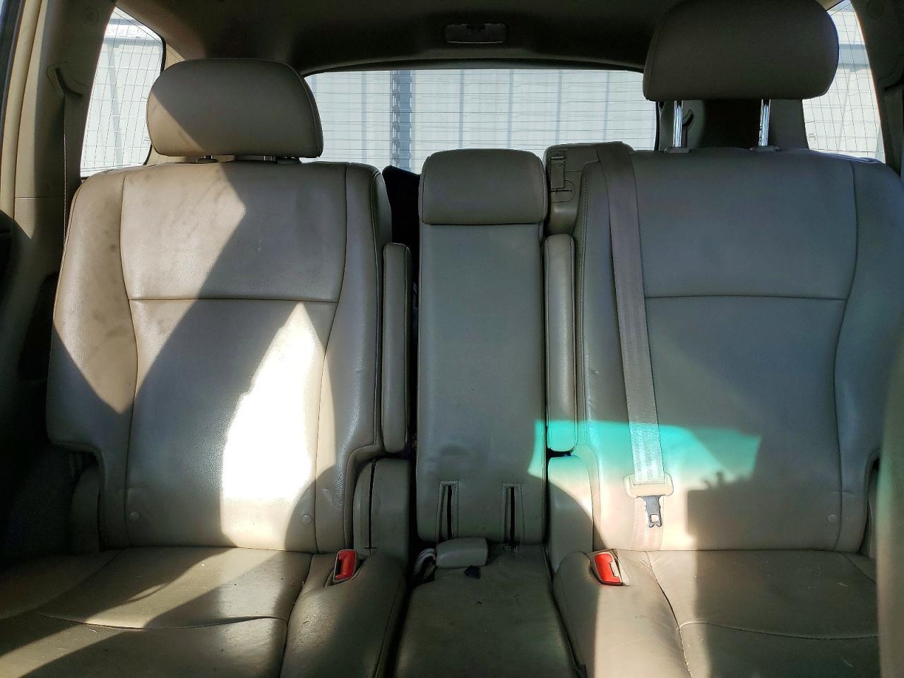 2012 TOYOTA HIGHLANDER BASE photo 10