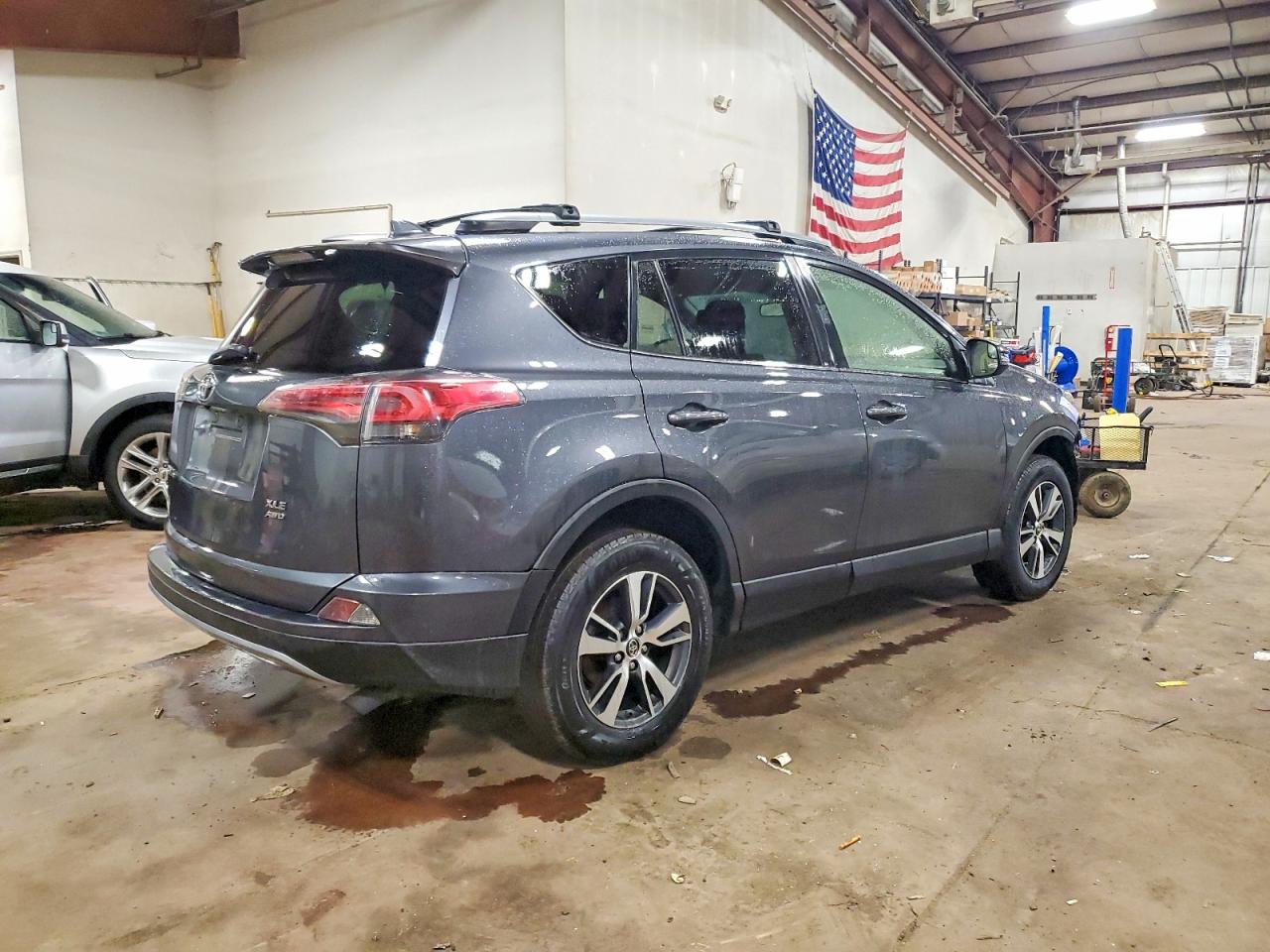 2017 TOYOTA RAV4 XLE photo 5