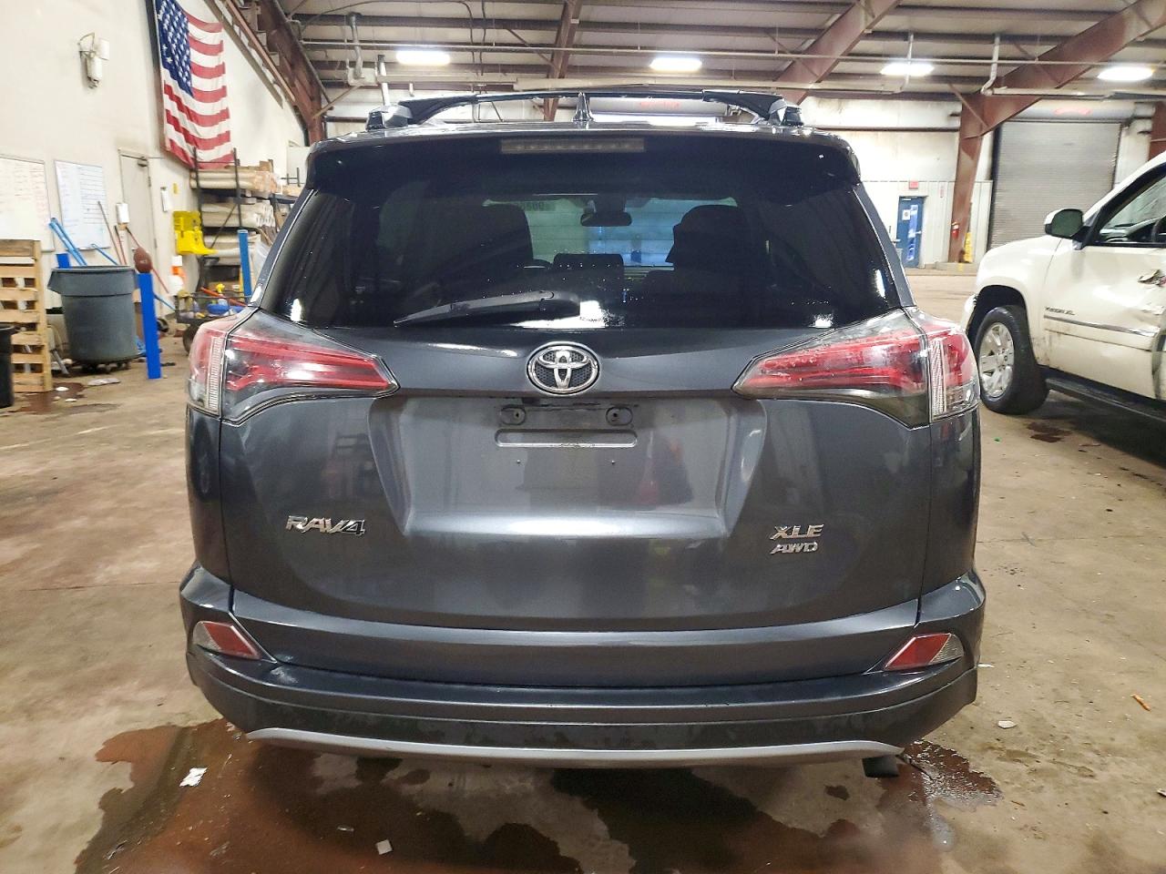 2017 TOYOTA RAV4 XLE photo 11