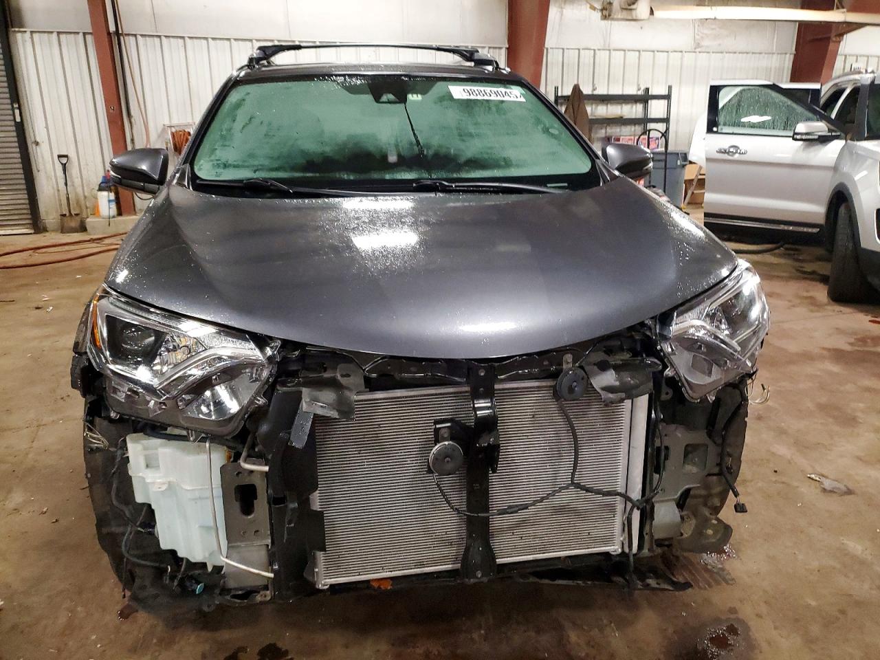 2017 TOYOTA RAV4 XLE photo 9