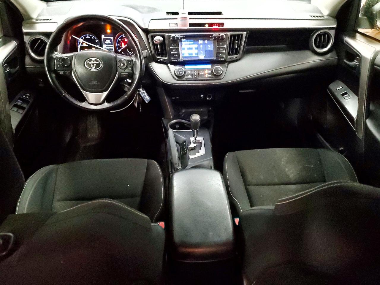 2017 TOYOTA RAV4 XLE photo 15
