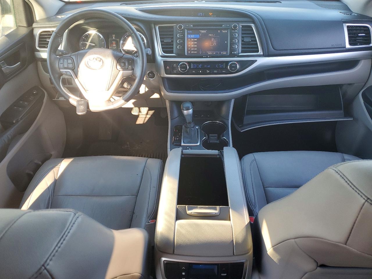 2014 TOYOTA HIGHLANDER XLE photo 15