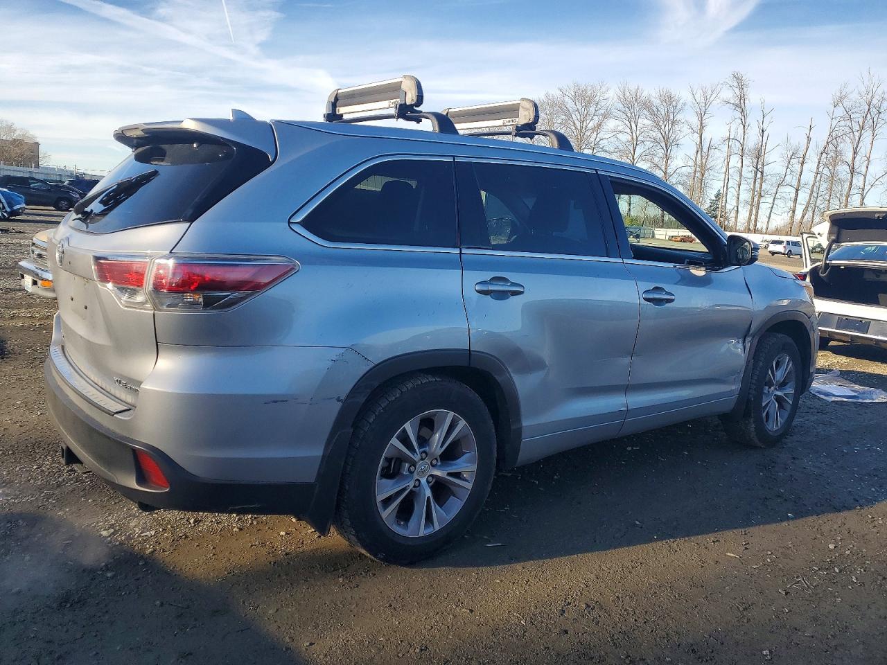 2014 TOYOTA HIGHLANDER XLE photo 5