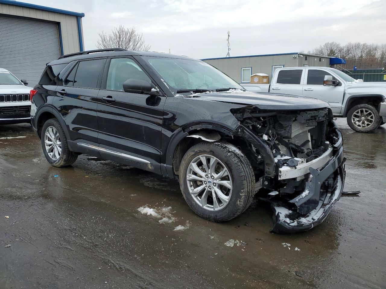 2023 FORD EXPLORER XLT photo 4
