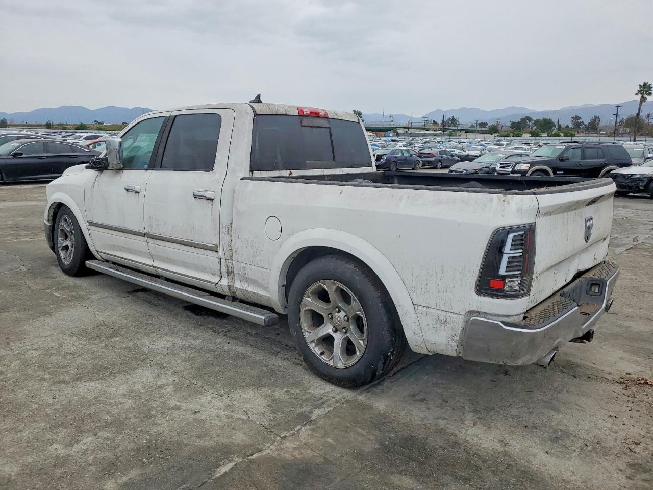 2014 RAM 1500 LARAMIE photo 4