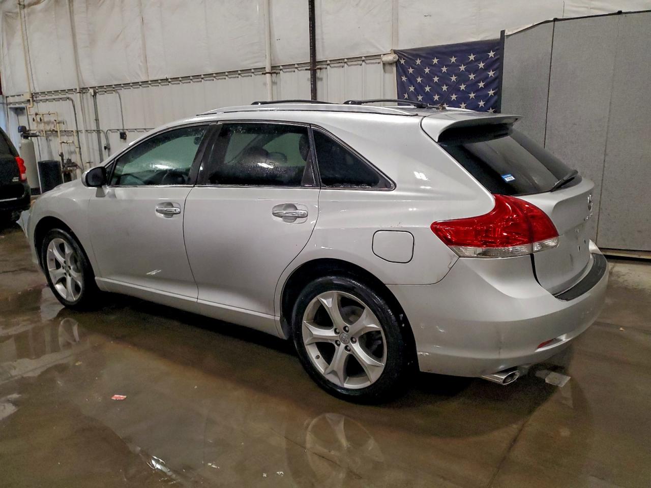 2009 TOYOTA VENZA photo 2