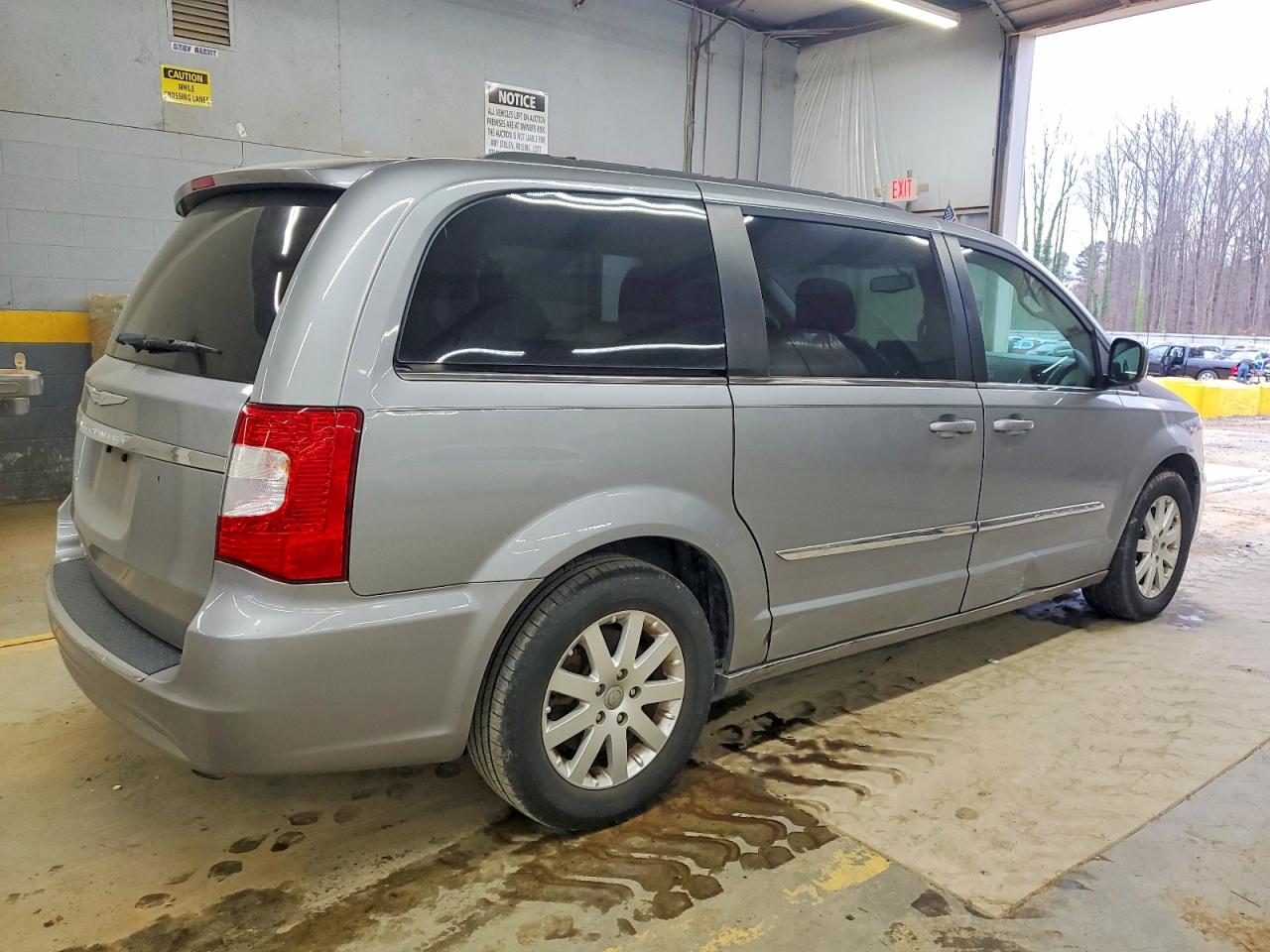 2015 CHRYSLER TOWN & COUNTRY TOURING photo 3