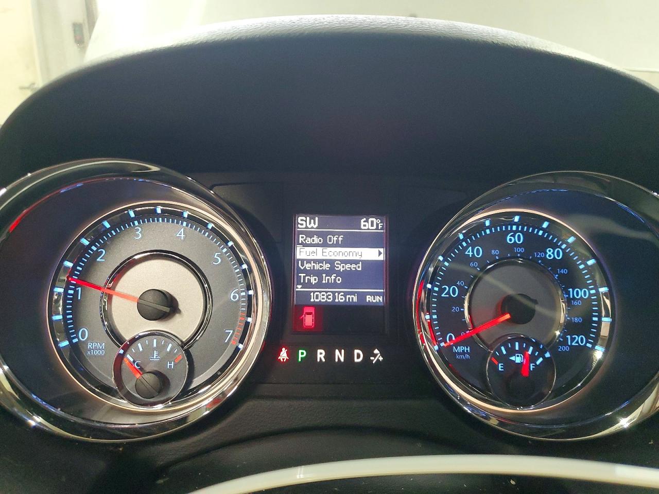 2015 CHRYSLER TOWN & COUNTRY TOURING photo 9