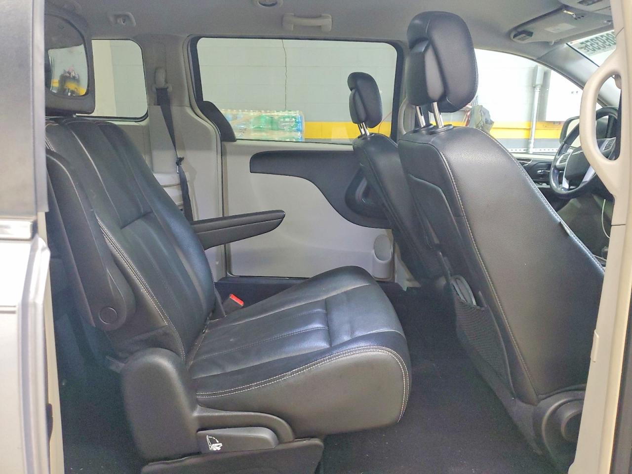 2015 CHRYSLER TOWN & COUNTRY TOURING photo 11