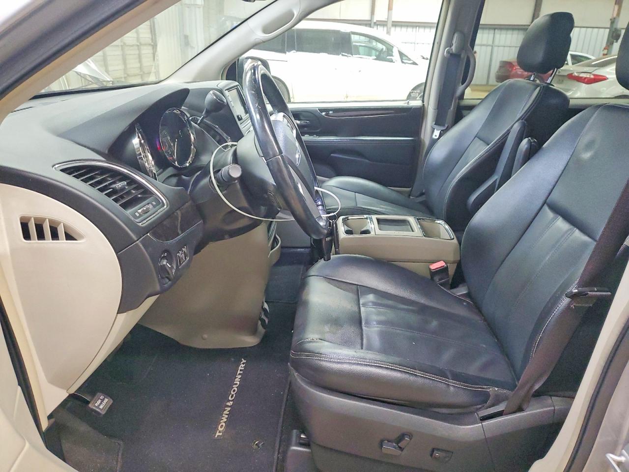 2015 CHRYSLER TOWN & COUNTRY TOURING photo 7