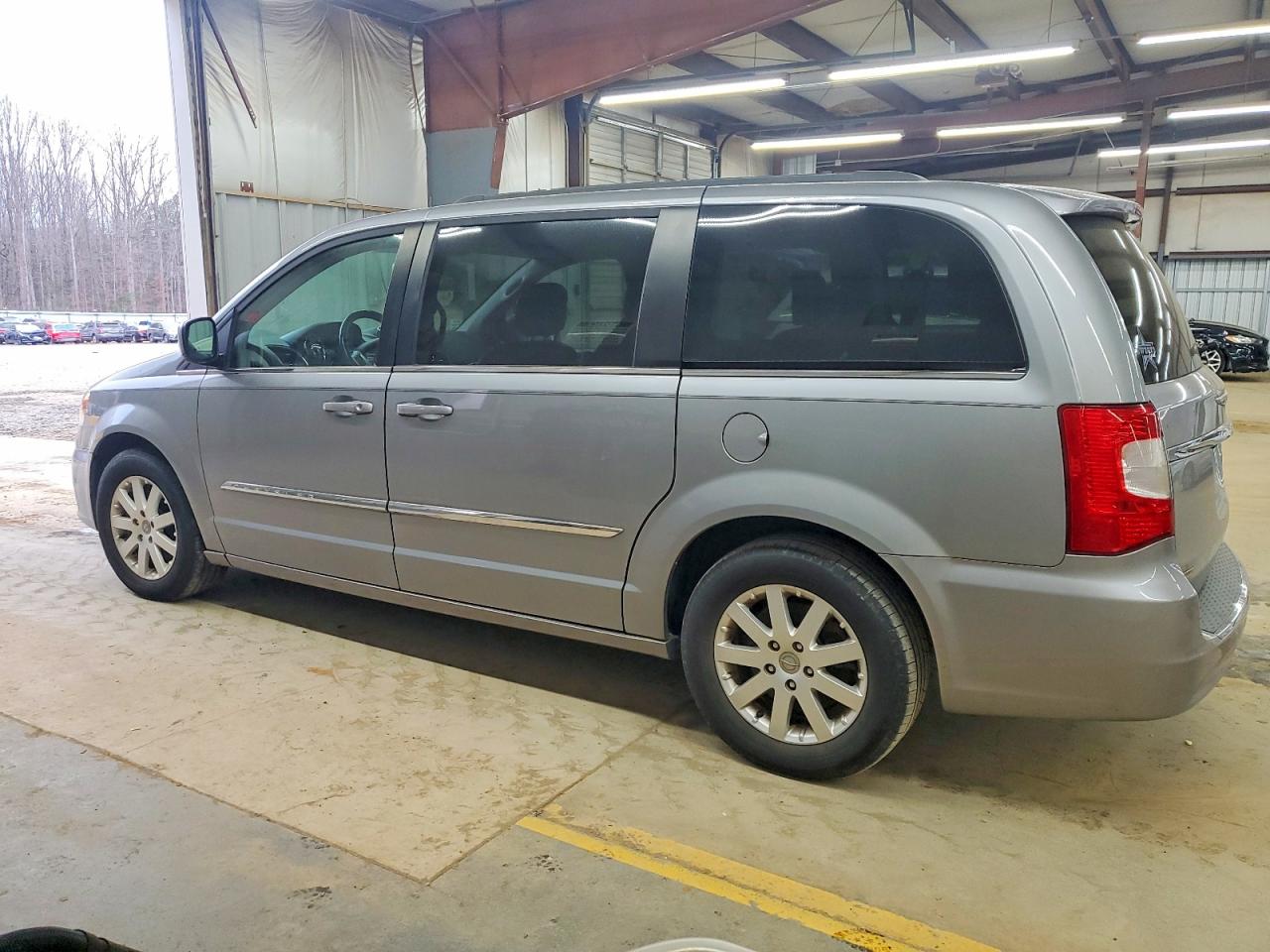 2015 CHRYSLER TOWN & COUNTRY TOURING photo 2