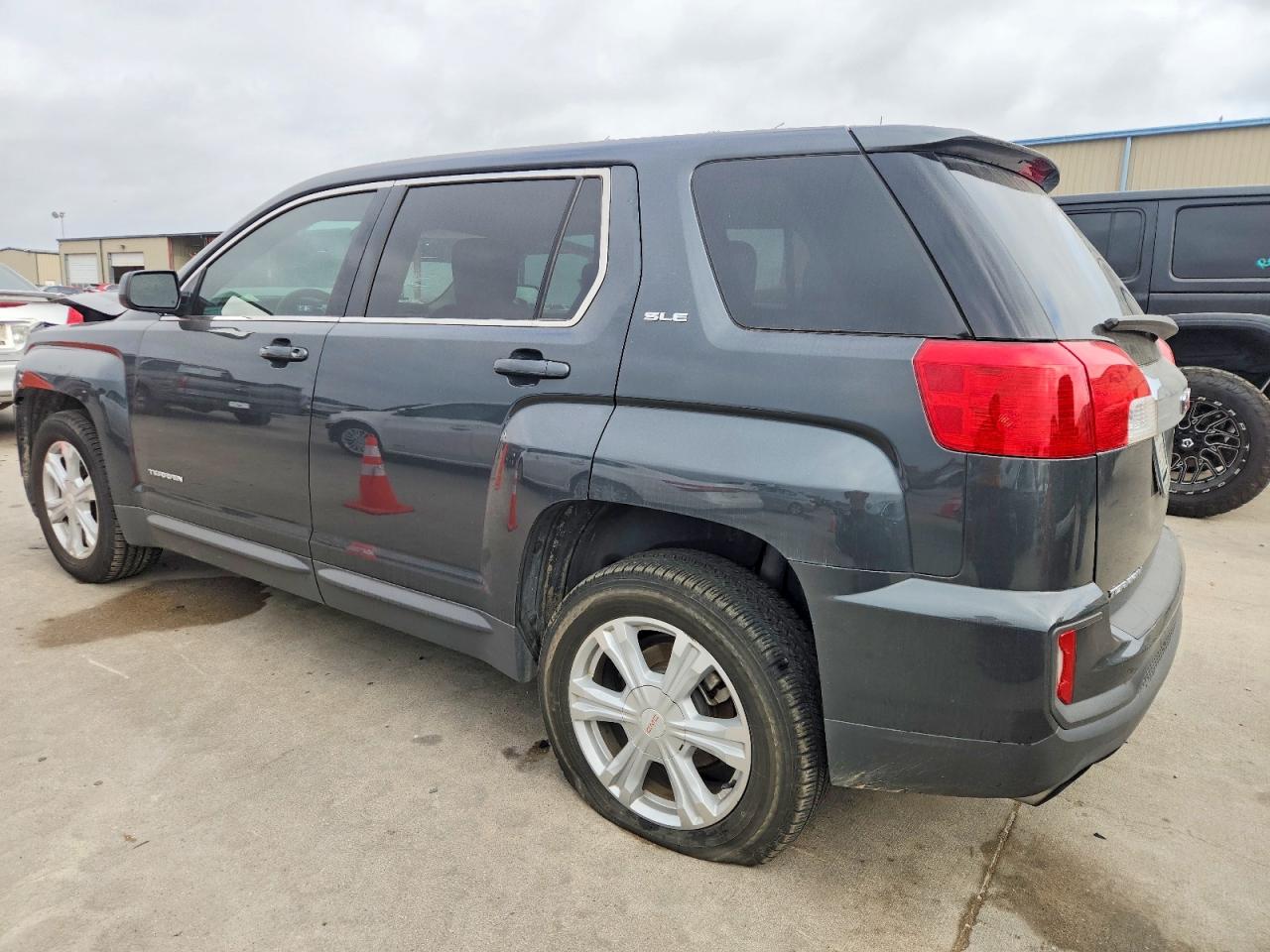 2017 GMC TERRAIN SLE photo 4