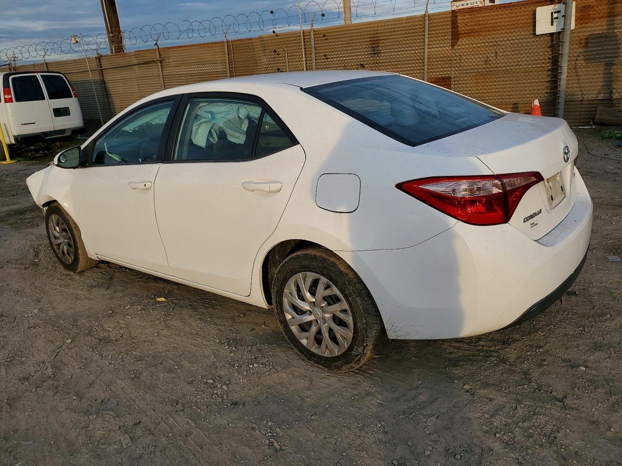 2017 TOYOTA COROLLA L photo 2