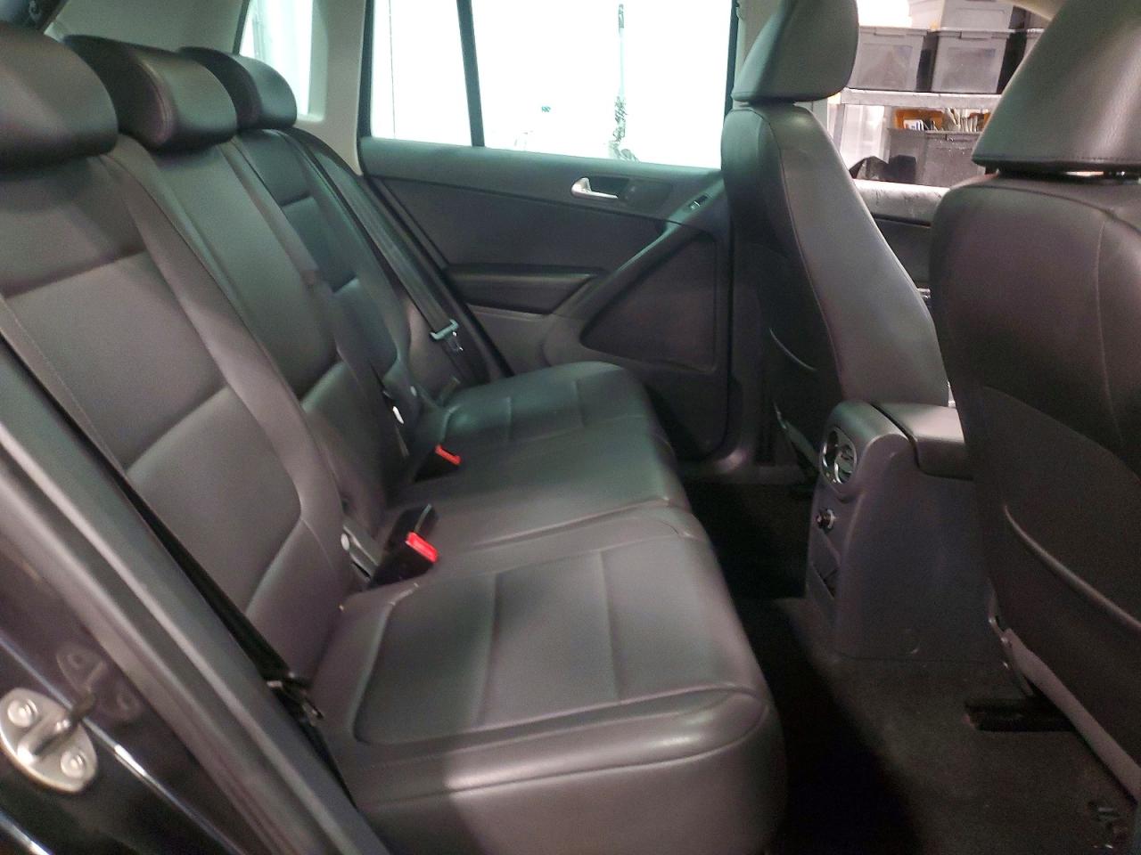 2011 VOLKSWAGEN TIGUAN S photo 11