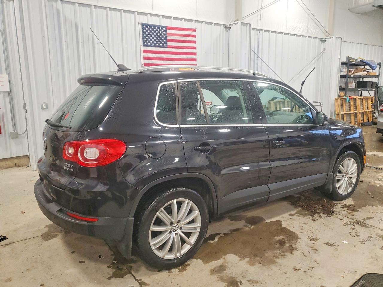 2011 VOLKSWAGEN TIGUAN S photo 3