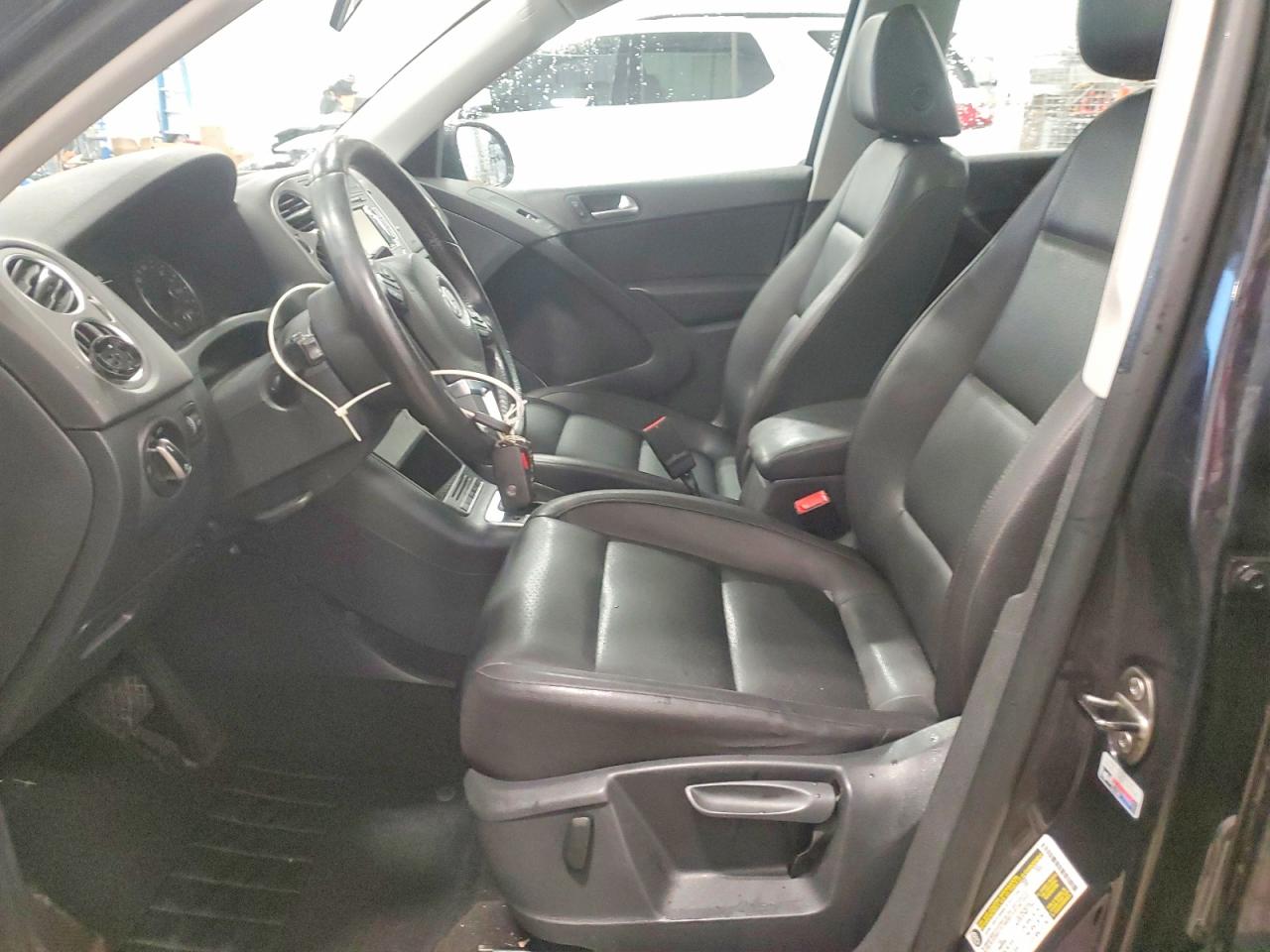 2011 VOLKSWAGEN TIGUAN S photo 7