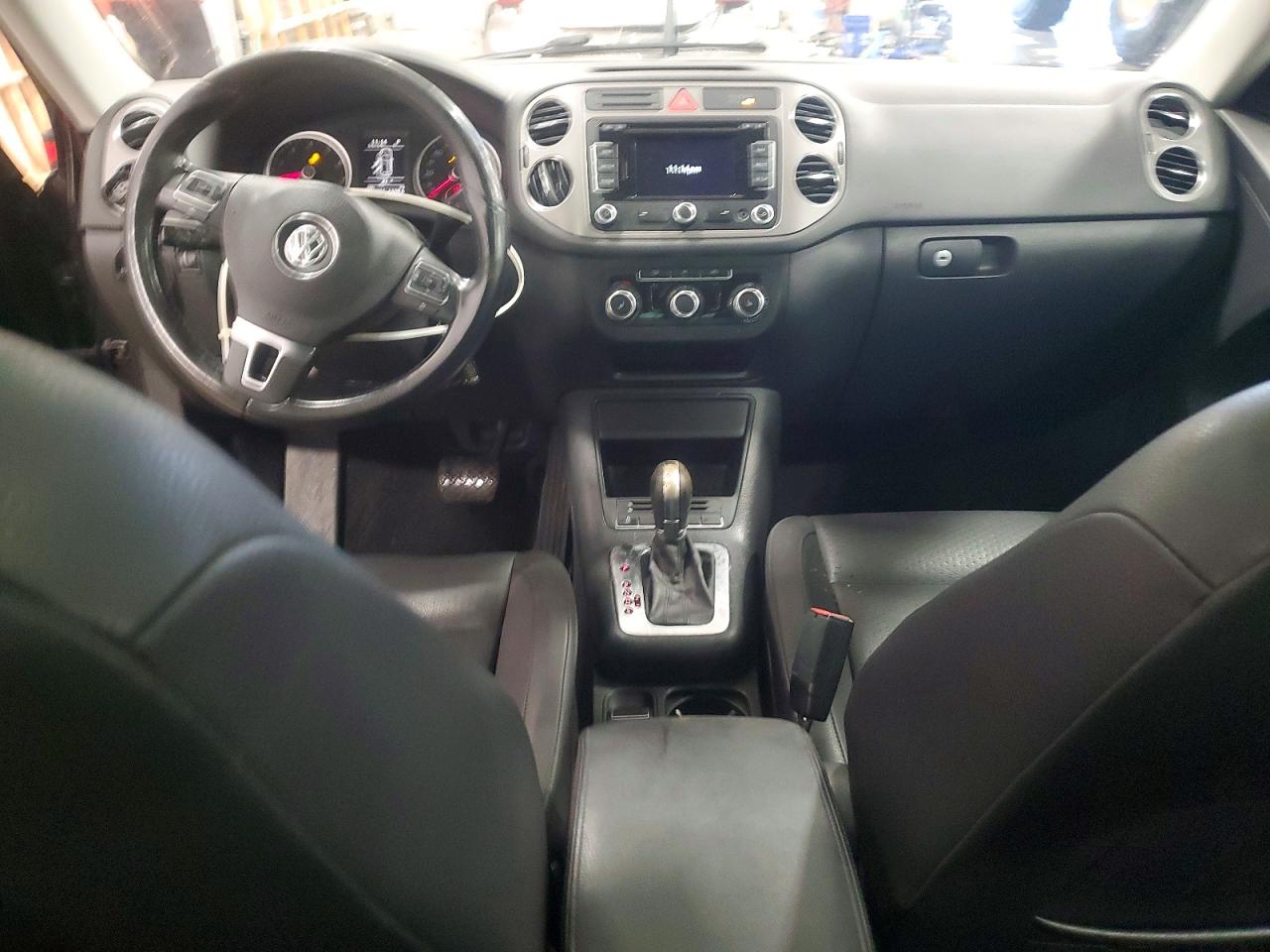 2011 VOLKSWAGEN TIGUAN S photo 8