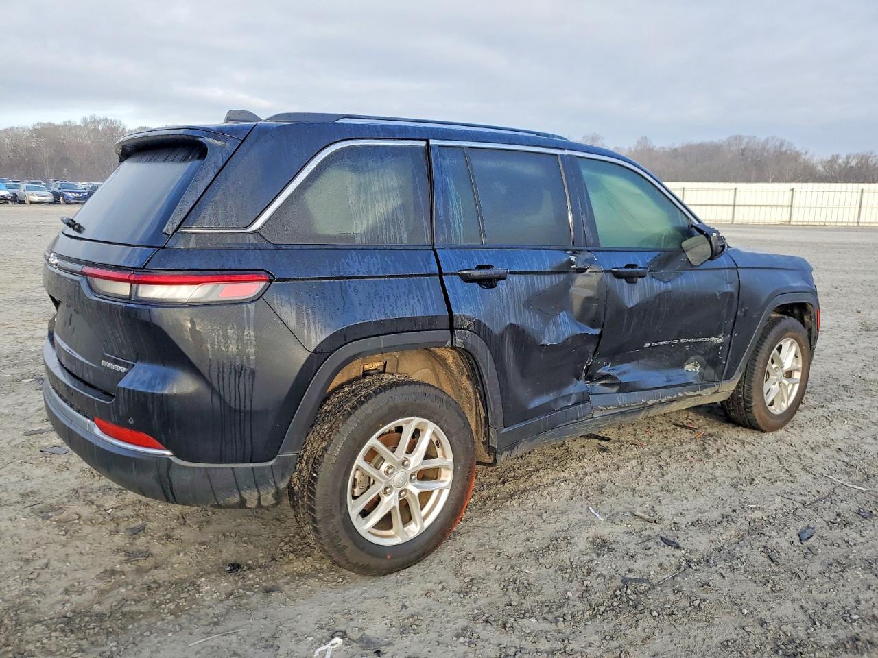 2023 JEEP GRAND CHEROKEE LAREDO photo 3