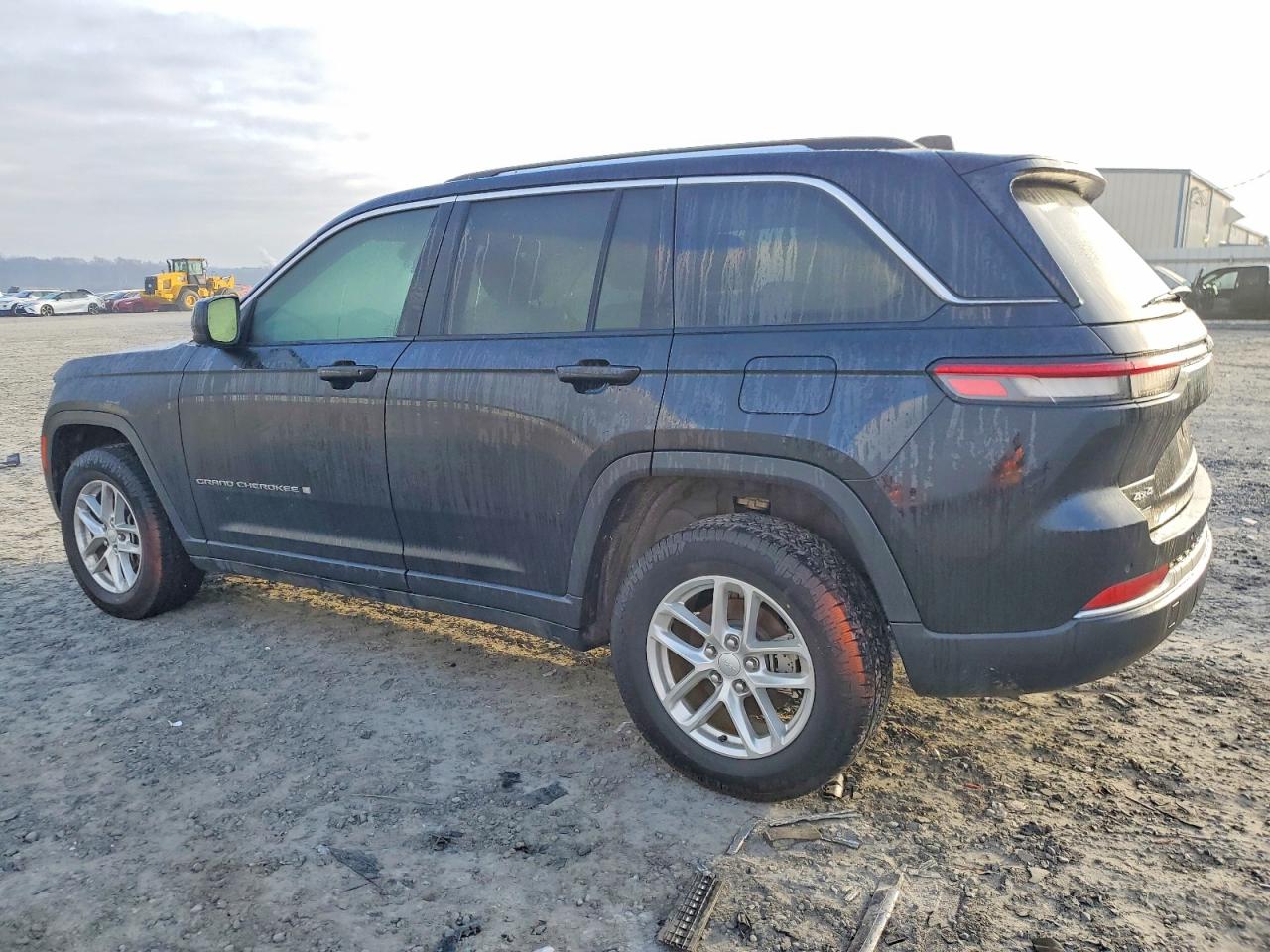 2023 JEEP GRAND CHEROKEE LAREDO photo 2