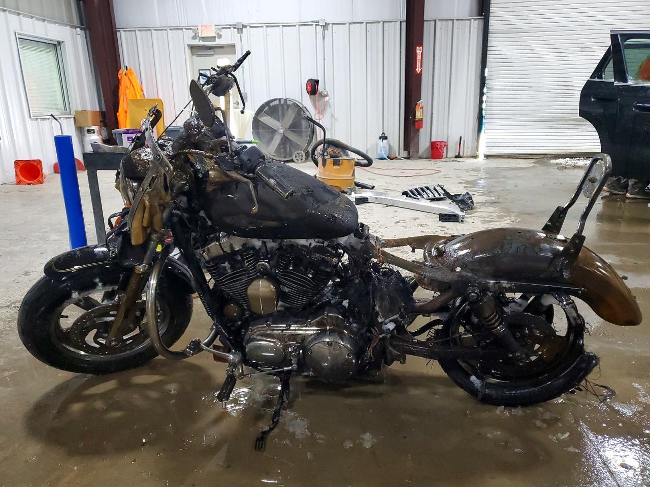 2015 HARLEY-DAVIDSON XL1200 C photo 3