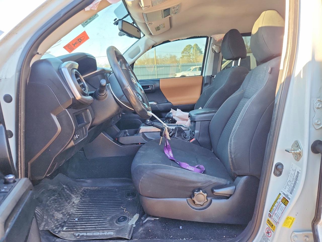 2017 TOYOTA TACOMA DOUBLE CAB photo 19