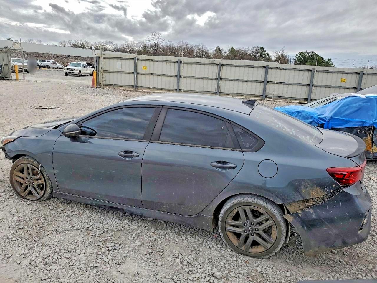 2020 KIA FORTE GT LINE photo 2
