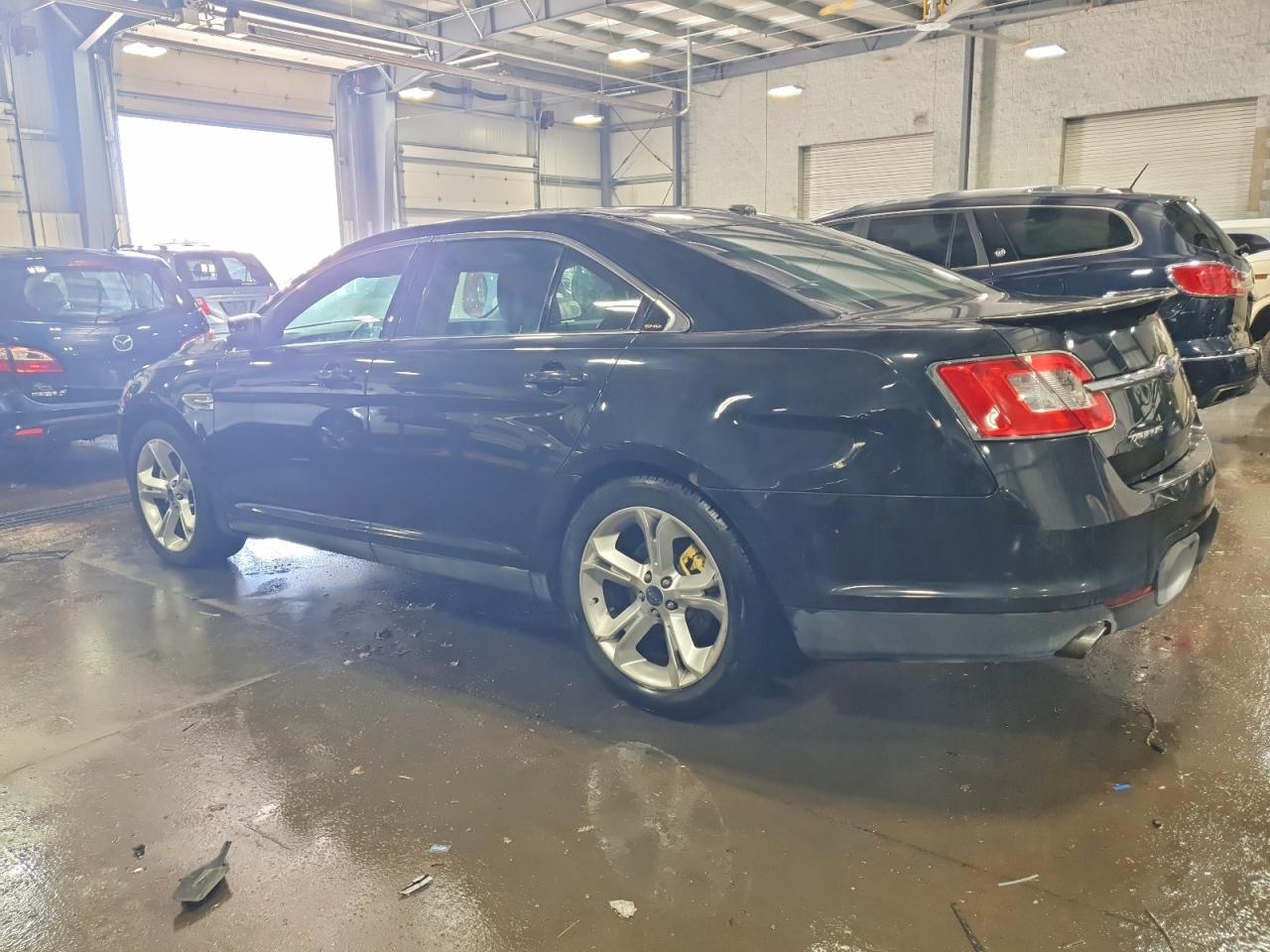 2010 FORD TAURUS SHO photo 2