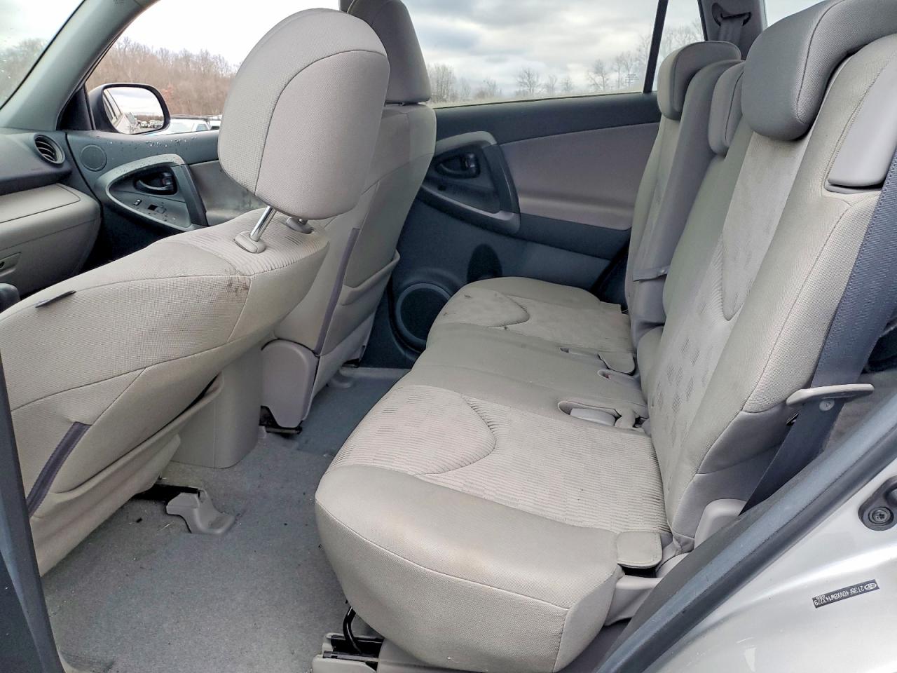 2011 TOYOTA RAV4 BASE photo 31