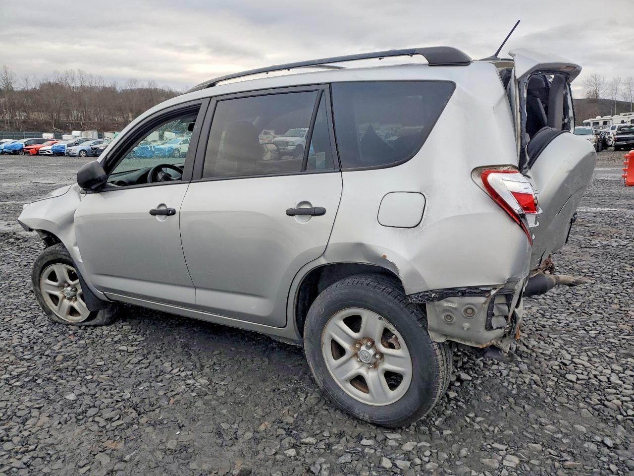 2011 TOYOTA RAV4 BASE photo 4