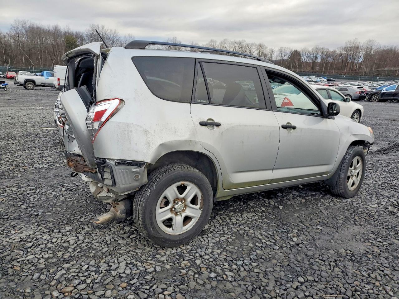 2011 TOYOTA RAV4 BASE photo 7