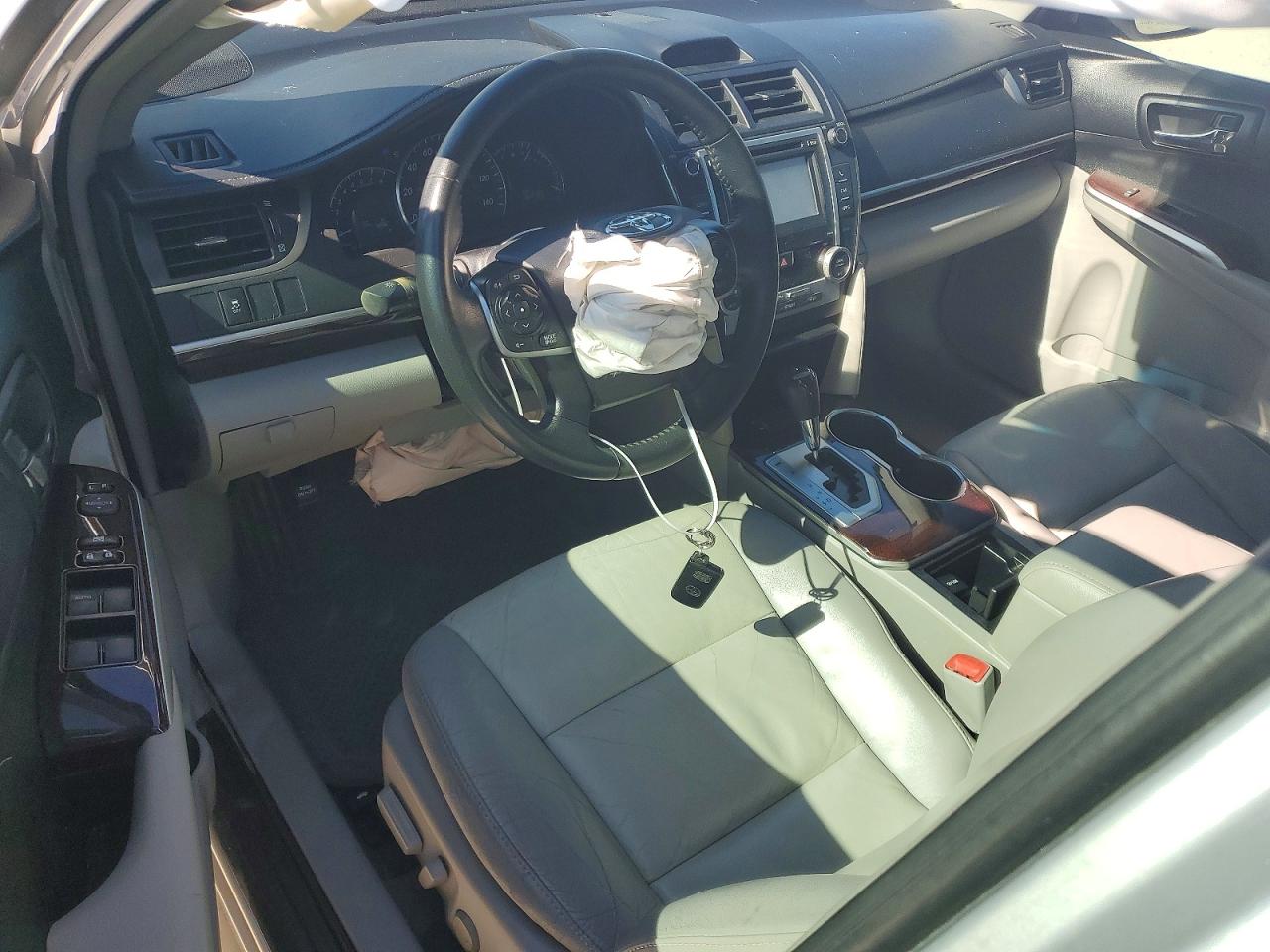 2013 TOYOTA CAMRY SE photo 8