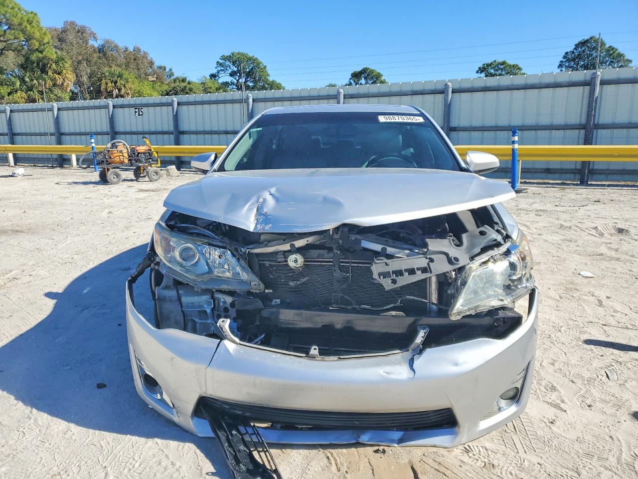 2013 TOYOTA CAMRY SE photo 5