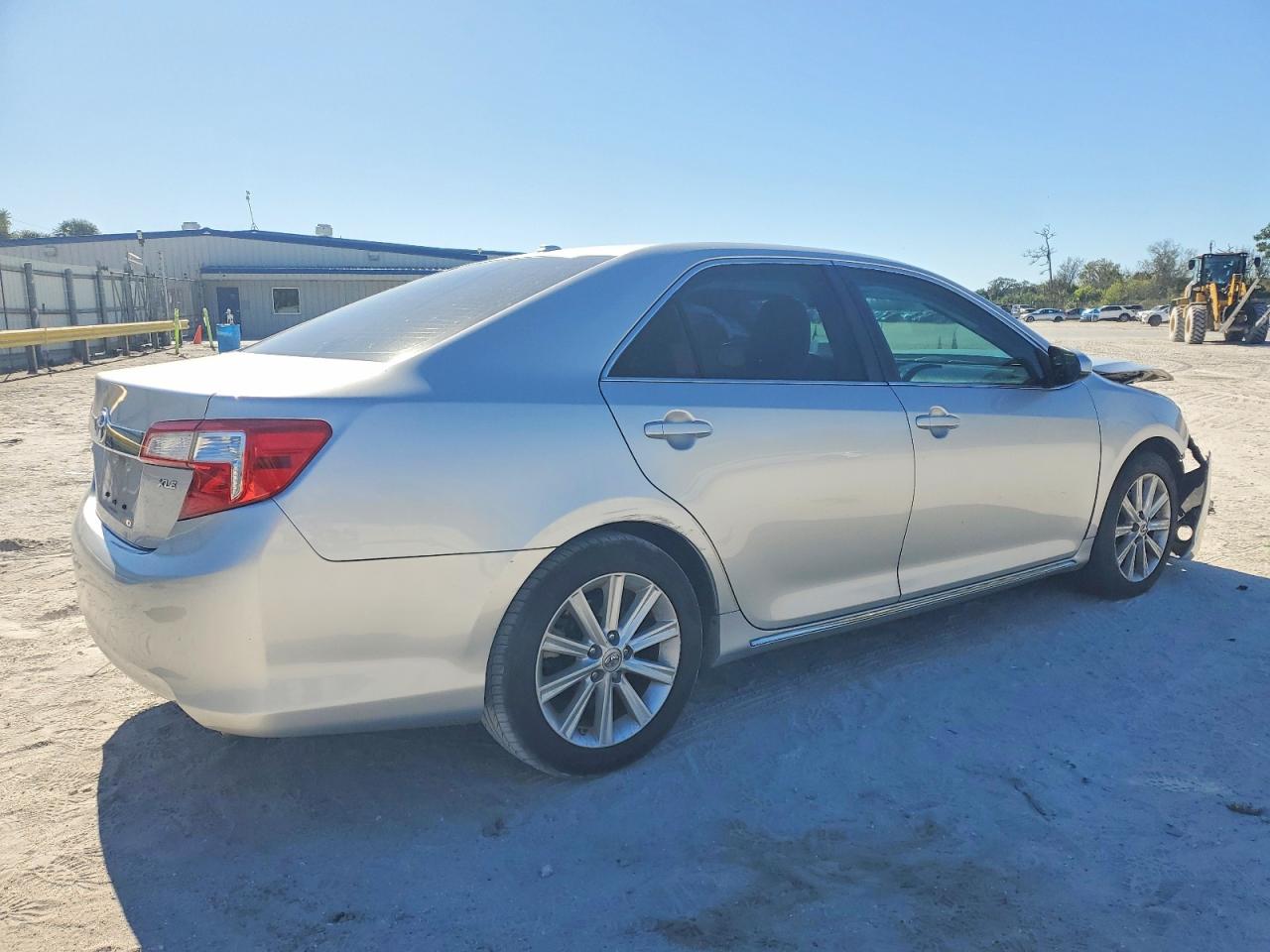 2013 TOYOTA CAMRY SE photo 3